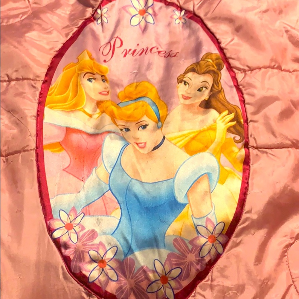 Twin size Disney princess comforter w pillow cases